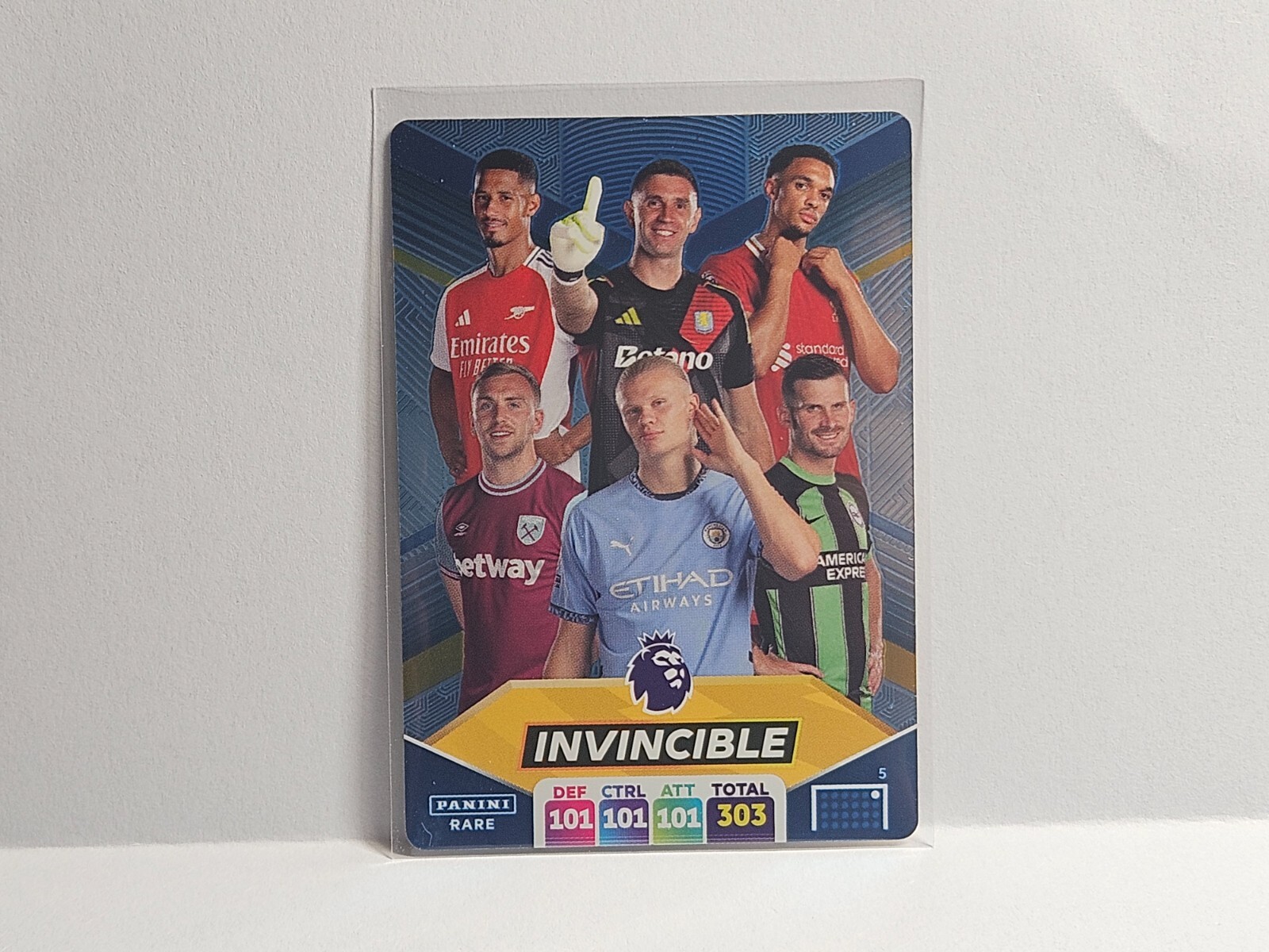 Invincible - Adrenalyn XL Premier League #5