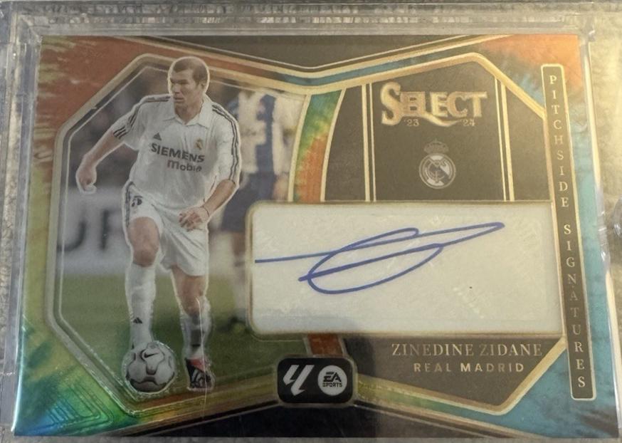 Zinedine Zidane - Select La Liga Pitchside Signatures #PS-ZZ